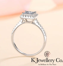 將圖片載入圖庫檢視器 Moissanite Paved Princess Cut Ring 莫桑石公主方圍鑲戒指