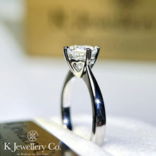 將圖片載入圖庫檢視器 Moissanite Four Claws Love Ring 莫桑石鏤空四爪戒指
