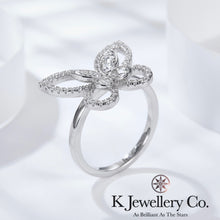 將圖片載入圖庫檢視器 Moissanite Butterfly Paved Ring 莫桑石全石蝴蝶戒指