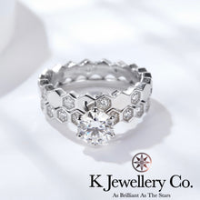 將圖片載入圖庫檢視器 Moissanite Bee My Love Ring 莫桑石蜂巢單鑽戒指