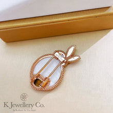 Load image into gallery viewer Tiger&#39;s Eye Mother of Pearl Brooch White Fritillary Tiger Eye Stone Rabbit Brooch 
