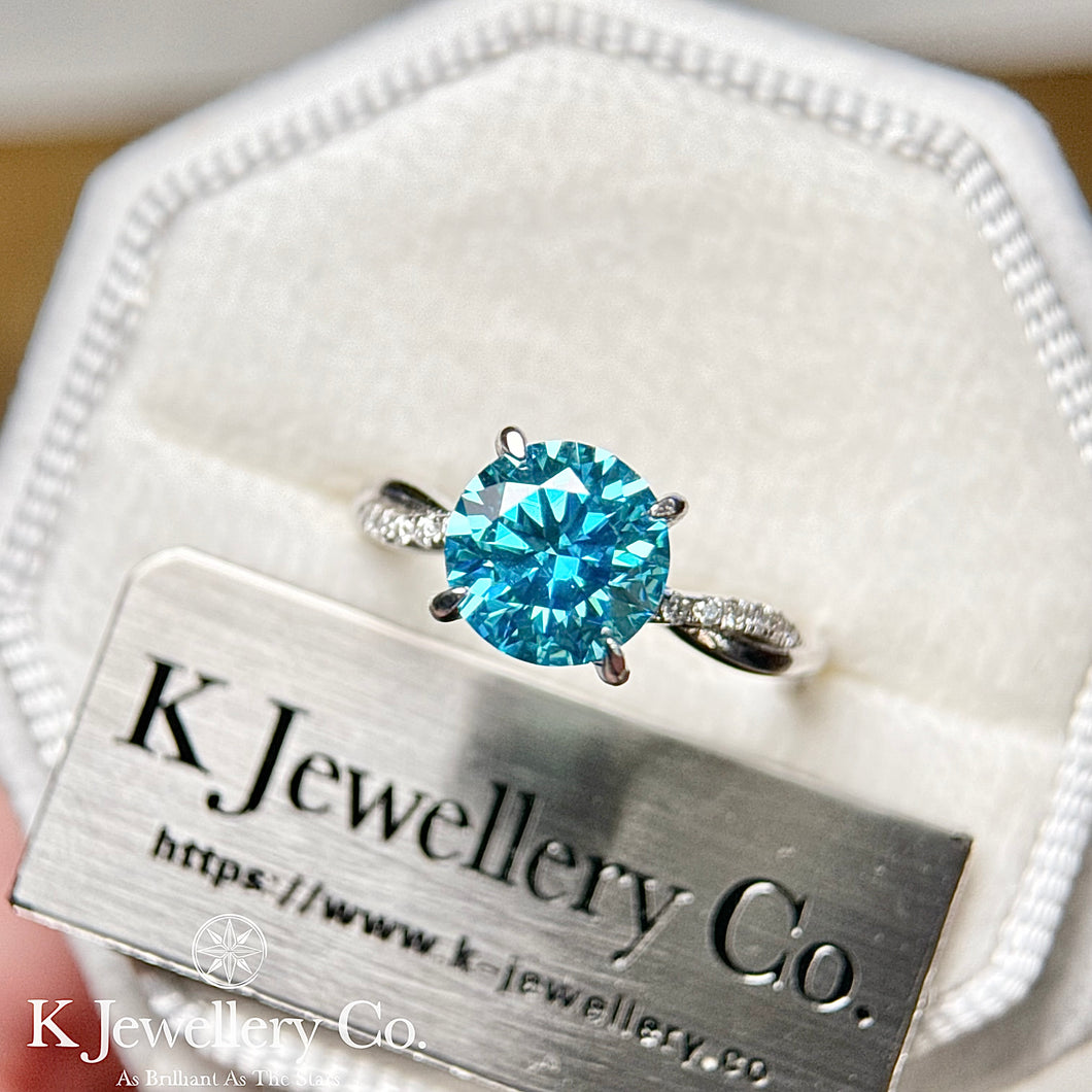 Blue Moissanite Twisted Round Brilliant 2ct Ring 訂制藍色莫桑石圓形兩卡波浪戒指