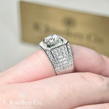 將圖片載入圖庫檢視器 Moissanite Luxurious Set Men Ring 莫桑石滿鑽豪華鑲嵌男戒
