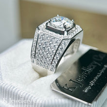 將圖片載入圖庫檢視器 Moissanite Luxurious Set Men Ring 莫桑石滿鑽豪華鑲嵌男戒
