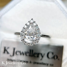 將圖片載入圖庫檢視器 Moissanite Pear Halo Ring  全莫桑石梨型圍鑲戒指
