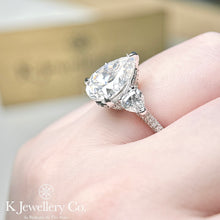 將圖片載入圖庫檢視器 Moissanite 5ct+1.72ct Pear Brilliant Ring 莫桑石華麗5卡+1.72卡水滴型愛心戒指
