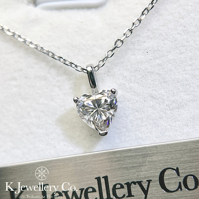 Moissanite Heart Necklace Moissanite heart-shaped clear-set necklace