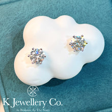 將圖片載入圖庫檢視器 Moissanite 18K Gold Classic Six Prongs Earrings 18K莫桑石經典六爪耳環
