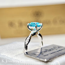 將圖片載入圖庫檢視器 Blue Moissanite Twisted Round Brilliant 2ct Ring 訂制藍色莫桑石圓形兩卡波浪戒指
