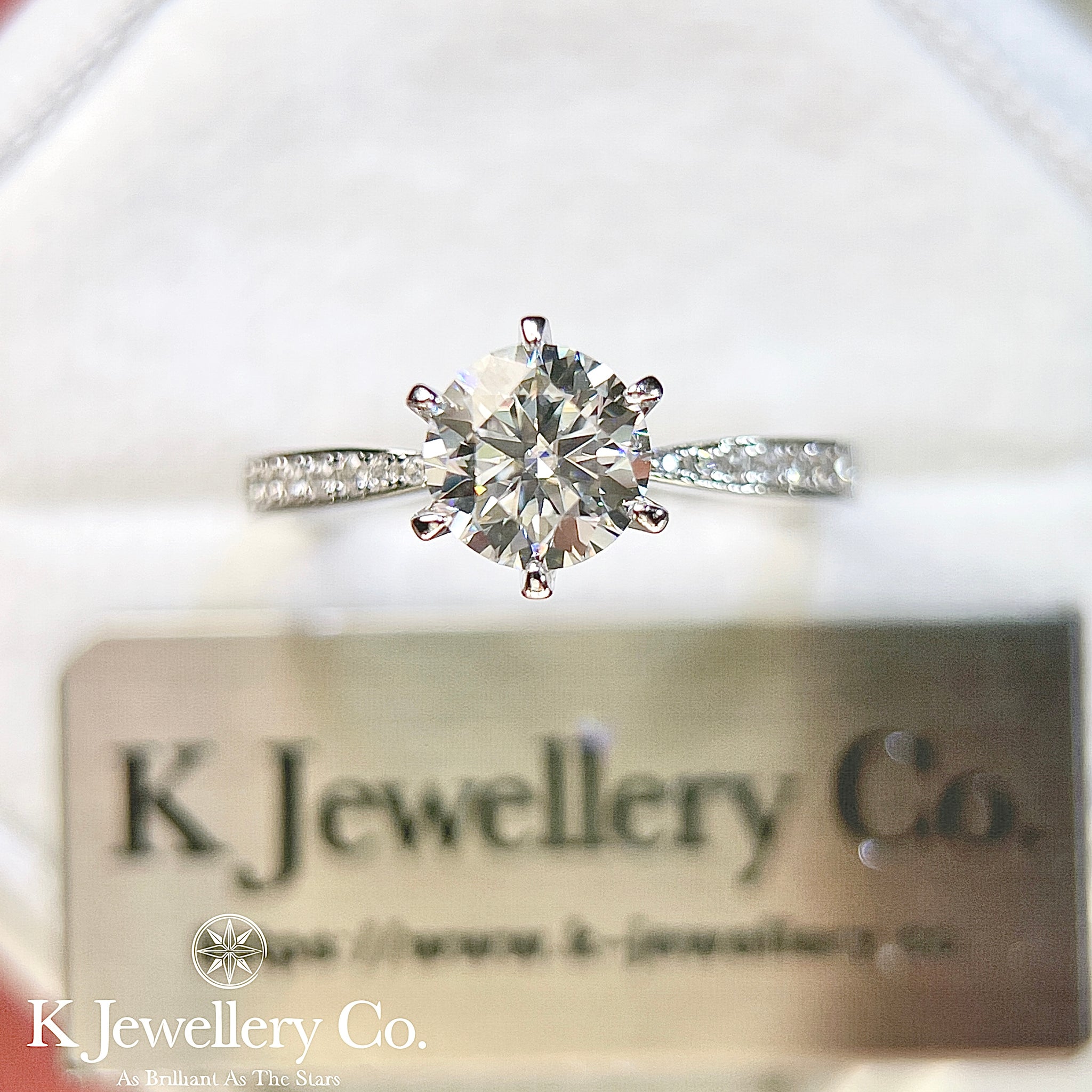 Moissanite Six Prongs Ring 莫桑石靈動六爪戒指– K Jewellery Co.