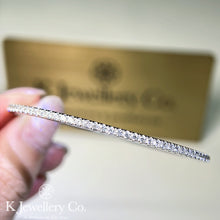 將圖片載入圖庫檢視器 Cubic Zirconia Half Paved Bangle 高碳鑽半圈3分排鑽手鐲
