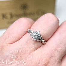 將圖片載入圖庫檢視器 Moissanite Vintage Noble Ring 莫桑石復古皇室戒指
