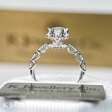 將圖片載入圖庫檢視器 Moissanite Vintage Noble Ring 莫桑石復古皇室戒指
