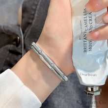 將圖片載入圖庫檢視器 Cubic Zirconia Silver Brushed Bangle 進口訂製高碳鑽純銀拉絲手鐲
