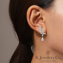 將圖片載入圖庫檢視器 Moissanite Luxury Cluster Pear Earrings 莫桑石梨型滿鑽錦簇耳環

