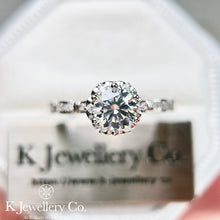 Load image into gallery viewer Moissanite Vintage Crown Flower Setting Ring Moissanite Vintage Crown Flower Setting Ring
