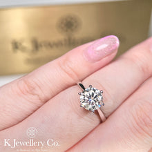 將圖片載入圖庫檢視器 Moissanite Six Prong Ring 莫桑石經典幼臂六爪戒指
