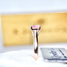 將圖片載入圖庫檢視器 18K Gold Pink Moissanite Four Prong Ring 粉紅莫桑石18K金四爪戒指
