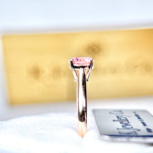 Load image into gallery viewer 18K Gold Pink Moissanite Four Prong Ring 粉紅莫桑石18K金四爪戒指
