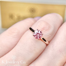 Load image into gallery viewer 18K Gold Pink Moissanite Four Prong Ring 粉紅莫桑石18K金四爪戒指
