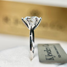 將圖片載入圖庫檢視器 Moissanite Solitaire  Six Prongs Ring 莫桑石清高鑲收幼臂六爪戒指
