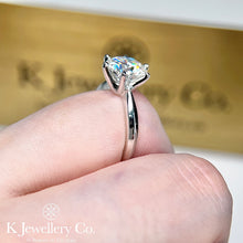 將圖片載入圖庫檢視器 Moissanite Solitaire  Six Prongs Ring 莫桑石清高鑲收幼臂六爪戒指
