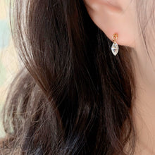 Load image into gallery viewer Cubic Zirconia Marquise Earring imported high carbon drill punched marquise screw needle earrings 
