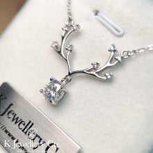 將圖片載入圖庫檢視器 Moissanite Deer 1ct Necklace 莫桑石小鹿1卡頸鏈
