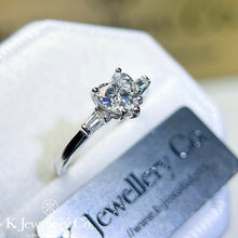 將圖片載入圖庫檢視器 Moissanite Heart Ring 莫桑石心型唯一戒指
