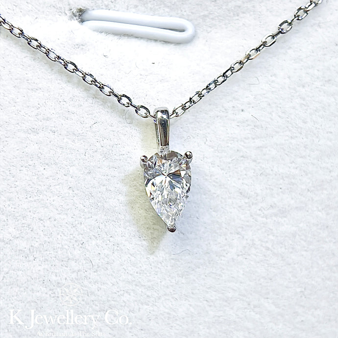 Moissanite Pear Necklace Moissanite pear-shaped clear set necklace