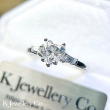 將圖片載入圖庫檢視器 Moissanite Heart Ring 莫桑石心型唯一戒指
