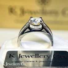 將圖片載入圖庫檢視器 Moissanite Men Horn Paved Ring 莫桑石男款牛角微鑲戒指
