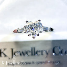 將圖片載入圖庫檢視器 Moissanite Heart Ring 莫桑石心型唯一戒指
