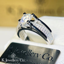 將圖片載入圖庫檢視器 Moissanite Men Horn Paved Ring 莫桑石男款牛角微鑲戒指

