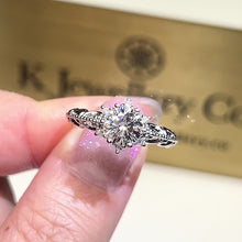 將影片載入圖庫檢視器並播放，Moissanite Vintage Noble Ring 莫桑石復古皇室戒指
