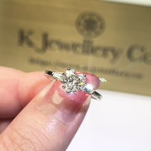將影片載入圖庫檢視器並播放，Moissanite Heart Ring 莫桑石心型唯一戒指
