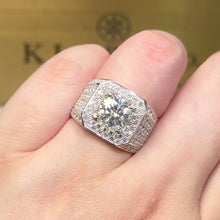 將影片載入圖庫檢視器並播放，Moissanite Luxurious Set Men Ring 莫桑石滿鑽豪華鑲嵌男戒
