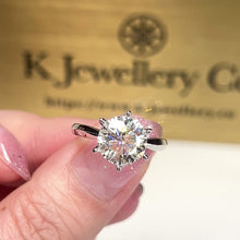 將影片載入圖庫檢視器並播放，Moissanite Solitaire  Six Prongs Ring 莫桑石清高鑲收幼臂六爪戒指
