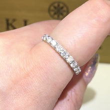 將影片載入圖庫檢視器並播放，Moissanite Laced Full Paved Ring 莫桑石蕾絲邊全鑽戒指
