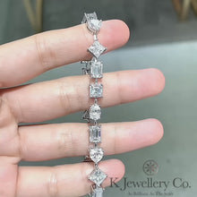 將影片載入圖庫檢視器並播放，Moissanite Elegant Irregular Princess Square Heart-shaped Emerald Oval Cut Bracelet 奢華尊貴1克拉異形莫桑石公主方心形祖母綠切椭圓手鏈
