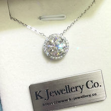 將影片載入圖庫檢視器並播放，Moissanite Round Halo Necklace 莫桑石圓型圍鑲頸鏈
