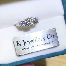 將影片載入圖庫檢視器並播放，Moissanite Three Stars Ring 莫桑石三鑽全莫桑戒指訂制版
