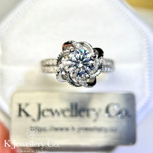 將圖片載入圖庫檢視器 Moissanite Floral Crown Ring 莫桑石花嫁皇冠戒指
