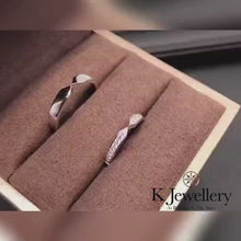 將影片載入圖庫檢視器並播放，Moissanite Couple Ring 莫桑石情侶對戒
