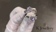 將影片載入圖庫檢視器並播放，Moissanite Ring Museum 圓形莫桑六爪鑲鑽絲帶款
