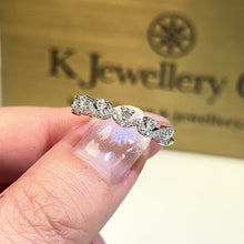 Load the video into the gallery viewer and play, Moissanite Crown Stacking Ring 莫桑石皇冠線戒
