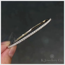 將影片載入圖庫檢視器並播放，Cubic Zirconia Half Paved Bangle 高碳鑽半圈3分排鑽手鐲
