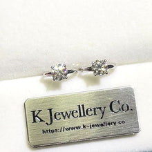 將影片載入圖庫檢視器並播放，Moissanite 0.5ct Four Prongs Circle Earrings 莫桑石50分四爪耳圈
