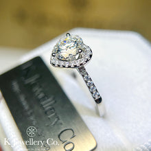 將圖片載入圖庫檢視器 Moissanite Heart Full Paved Ring 莫桑石傾心戒指
