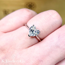 將圖片載入圖庫檢視器 Moissanite Heart Shape Ring 莫桑石愛心型清鑲刀臂戒指
